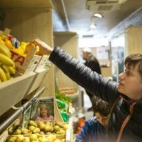 Client dans un magasin responsable